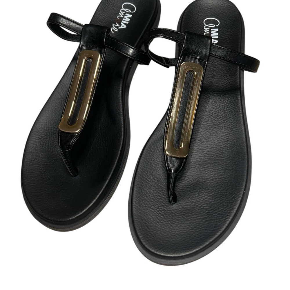 MIA Amore Black Toe Ring Sandals | Gold Hardware | Size 8.5